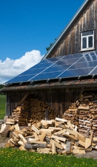 Photo de panneau solaire sur une grange